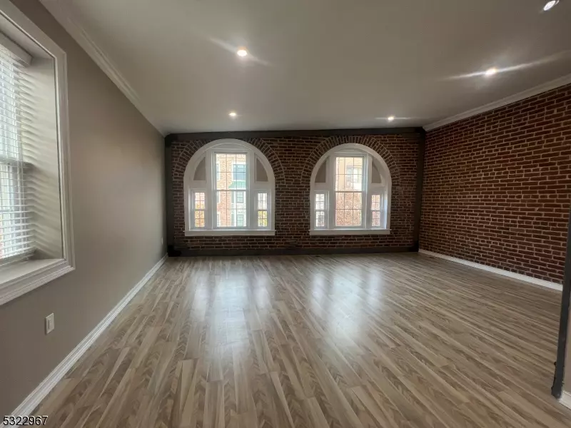 81 W Main St, Penthouse #I, Somerville Boro, NJ 08876