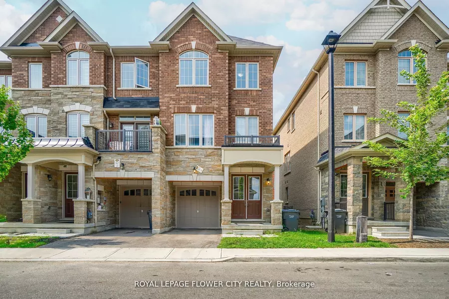 14 Faye ST, Brampton, ON L6P 4M9