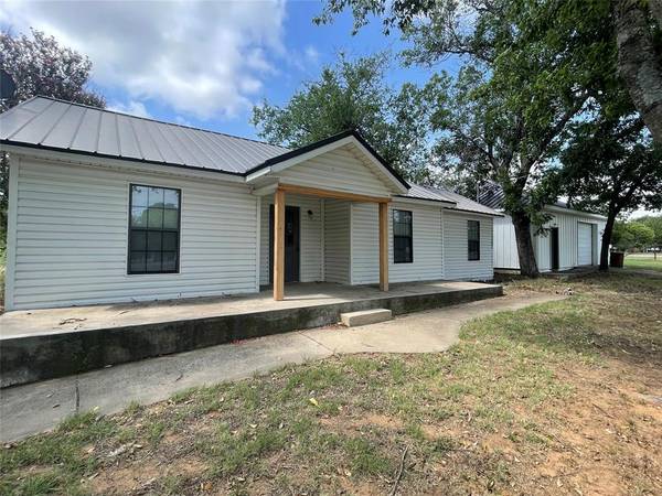 304 W Lee Avenue, Graford, TX 76449