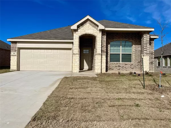 948 Dustwood Drive, Fort Worth, TX 76052