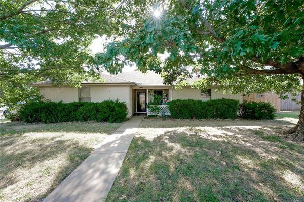 801 James Circle, Burleson, TX 76028