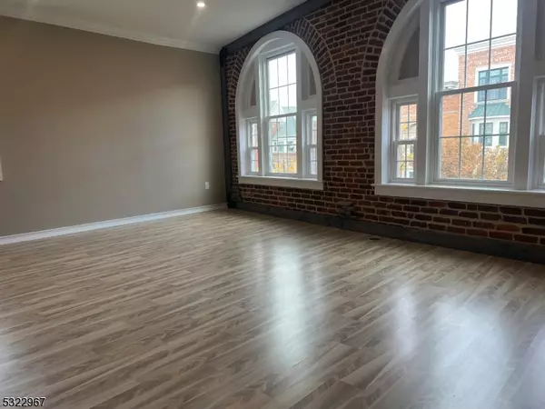 Somerville Boro, NJ 08876,81 W Main St, Penthouse #I