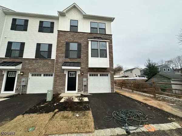 11 Saw Mill Circle #A, Hackettstown Town, NJ 07840