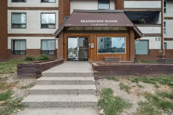 Calgary, AB T2A 1H1,1712 38 ST SE #110