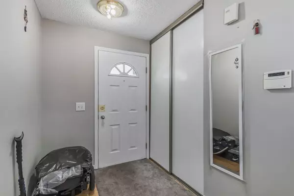 Calgary, AB T1Y 5N1,199 Templeby DR NE