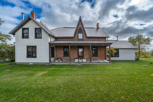 591 Christian RD, Prince Edward County, ON K0K 3L0