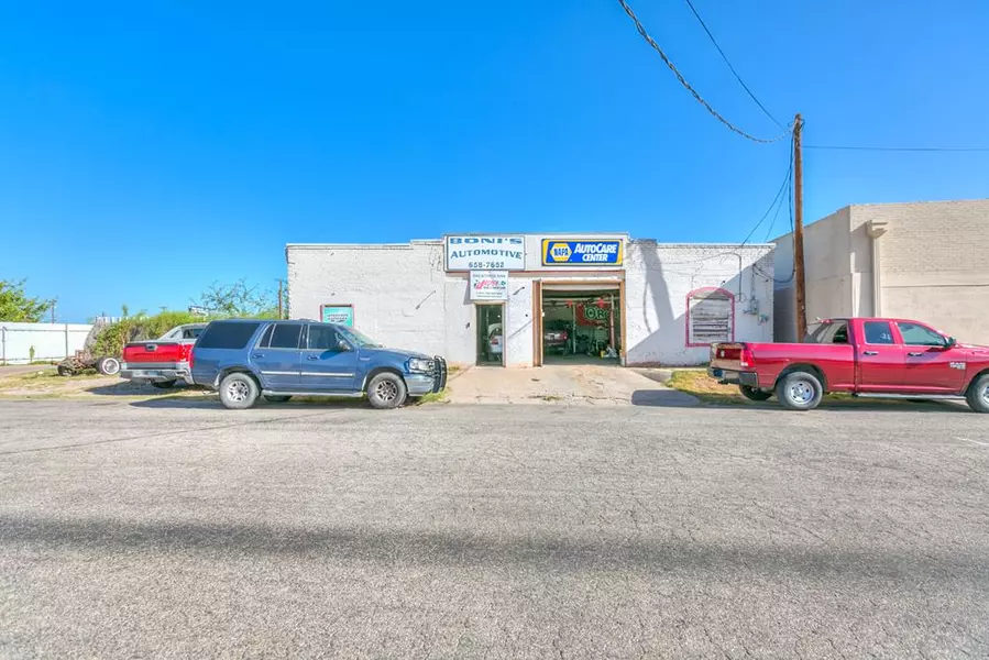 128 E 3rd St, San Angelo, TX 76903