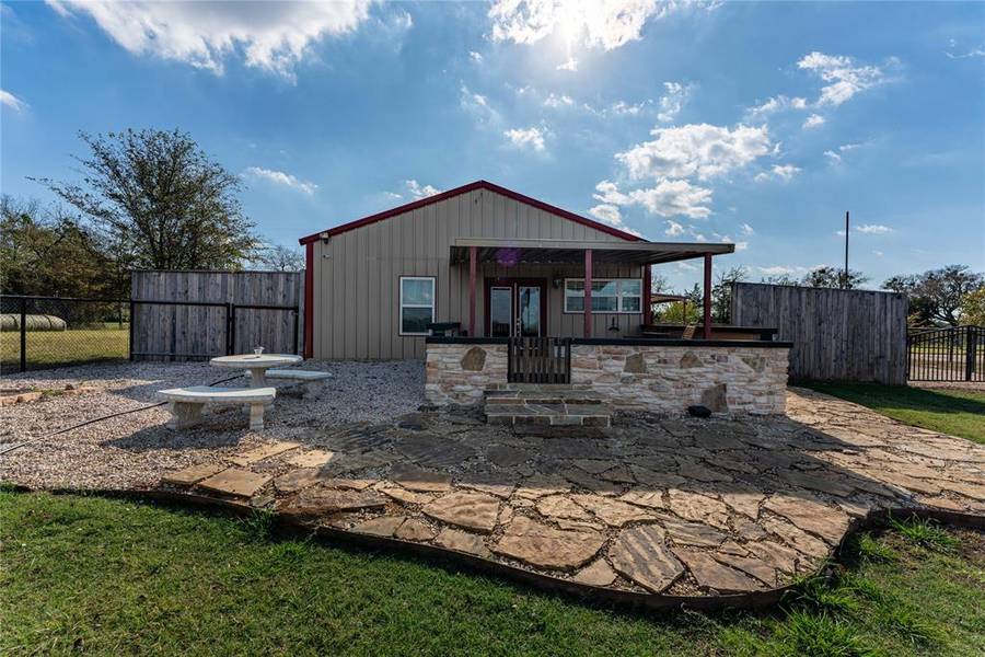 261 County Road 43310, Paris, TX 75462