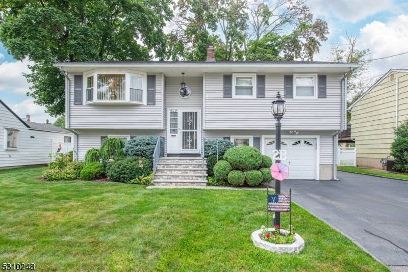 2B Dickens Pl, Wanaque Boro, NJ 07420