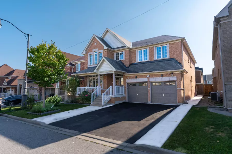 8 Gosling ST W, Brampton, ON L6Y 0V2