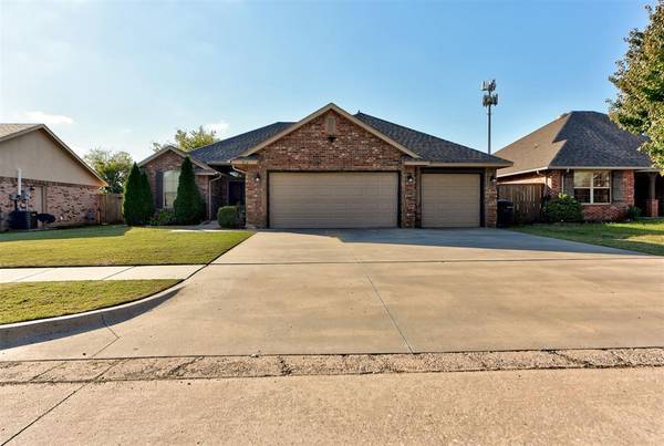 912 SW 16th Street, Moore, OK 73160