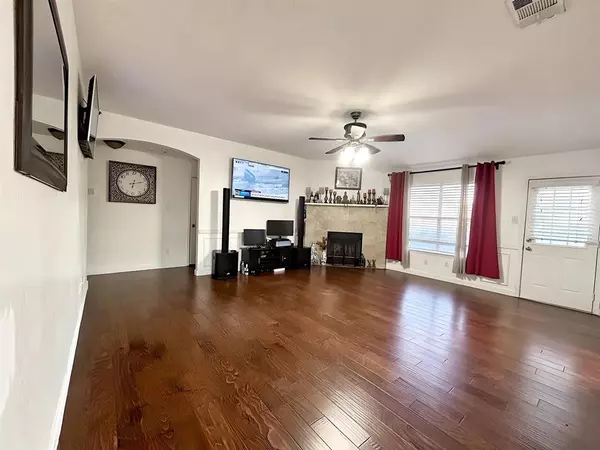 Saginaw, TX 76179,300 Comiskey Court