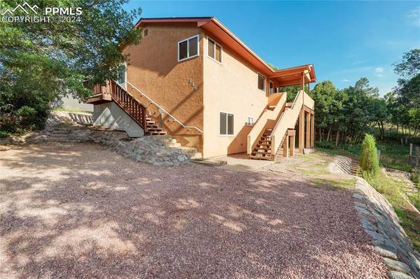 216 Arnold LN, Colorado Springs, CO 80904