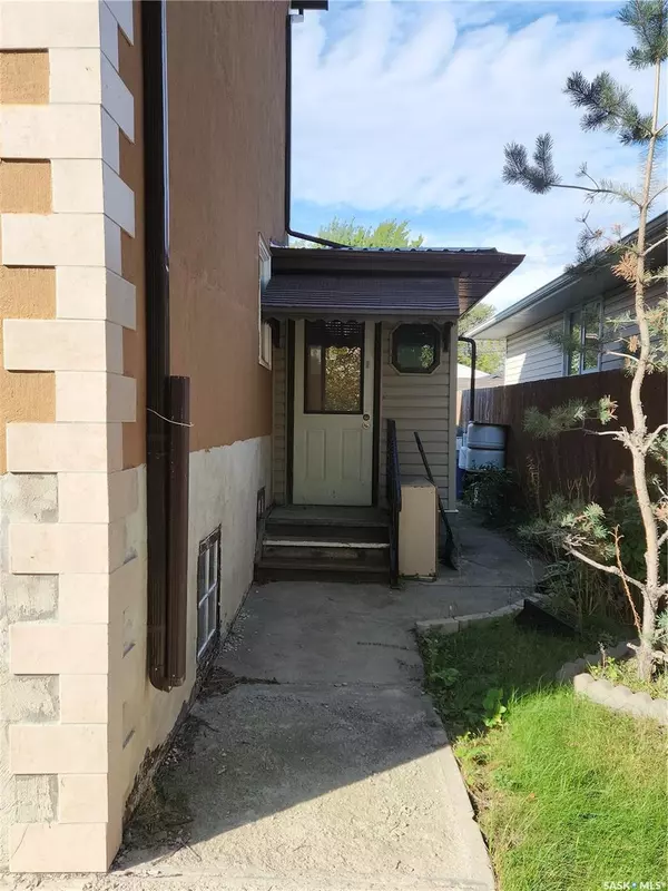 Saskatoon, SK S7M 1X4,903 H AVENUE S