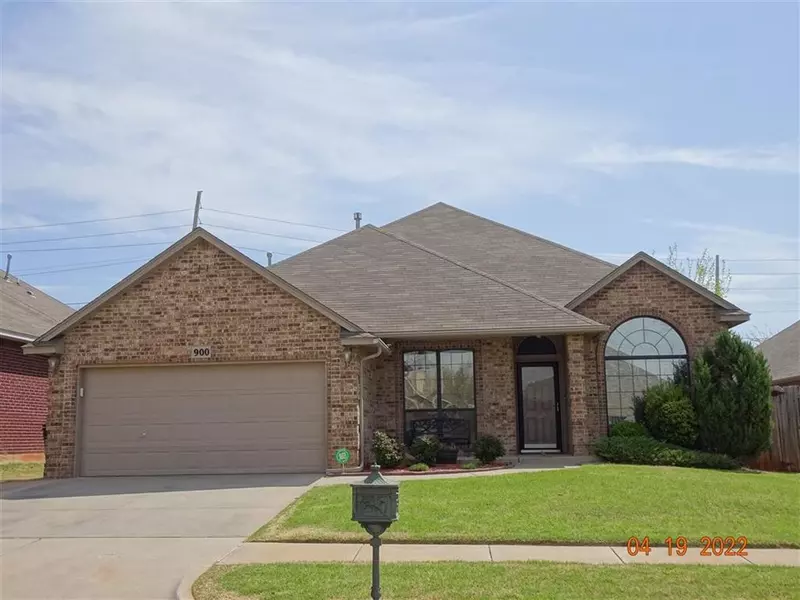 900 Elm Creek Drive, Moore, OK 73160