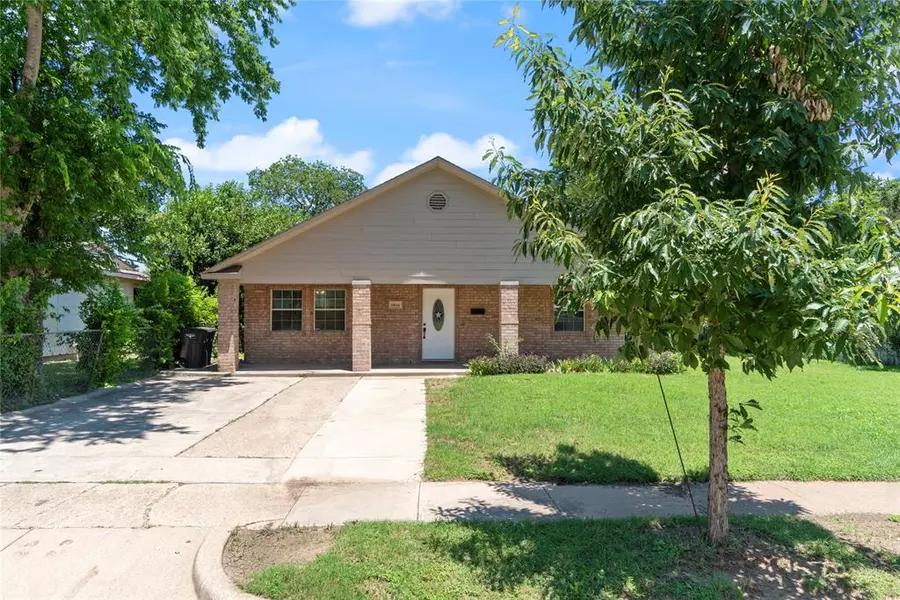 1016 Sharondale Street, Fort Worth, TX 76115