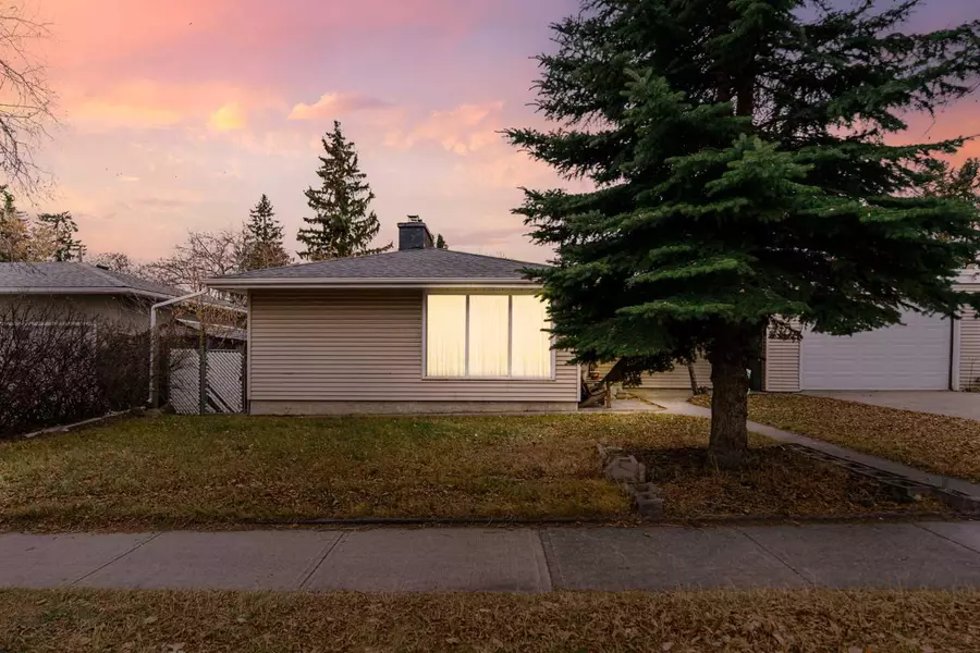 975 northmount DR Northwest, Calgary, AB T2L 0B1