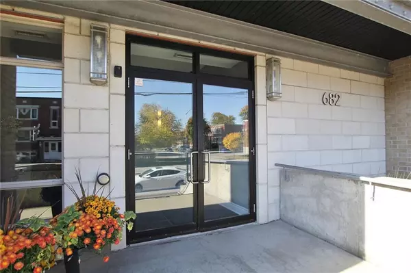 Ottawa, ON K1Z 5G5,682 CHURCHILL AVE #206