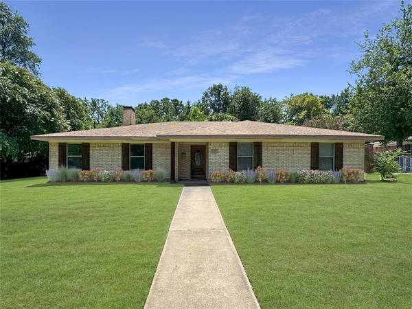 2562 Clark Lane, Paris, TX 75460