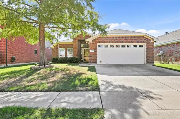 4048 Summerhill Lane, Fort Worth, TX 76244