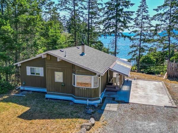 3703 Rope Rd, Pender Island, BC V0N 2M0