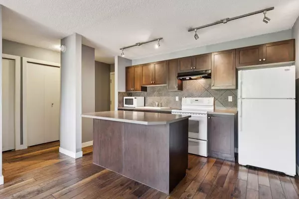 Calgary, AB T3C 2E9,4127 Bow TRL SW #203