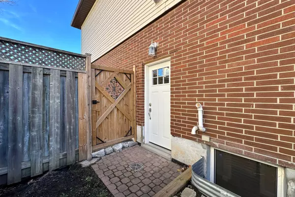 Oshawa, ON L1J 5X8,401 Vancouver CRES #lower