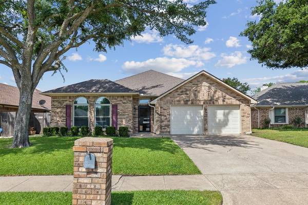 6821 Megan Lane,  North Richland Hills,  TX 76182