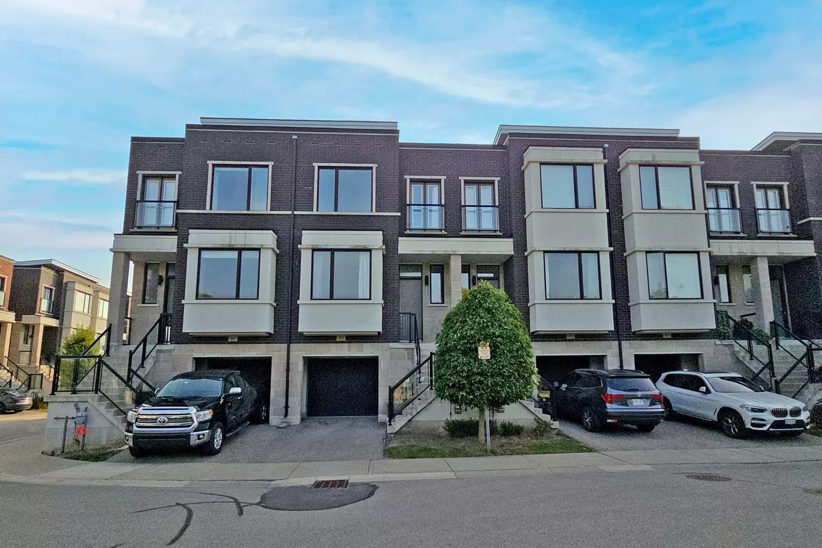 Richmond Hill, ON L4B 3M8,83 Genuine LN