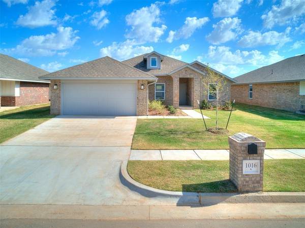 1016 Acacia Creek Drive, Yukon, OK 73099