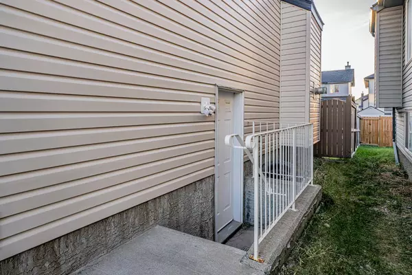 Calgary, AB T3J5C6,151 Saddlehorn Close Northeast