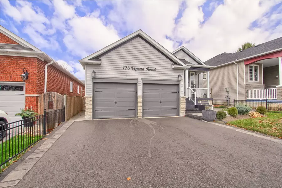 126 Vipond RD, Whitby, ON L1M 1K9