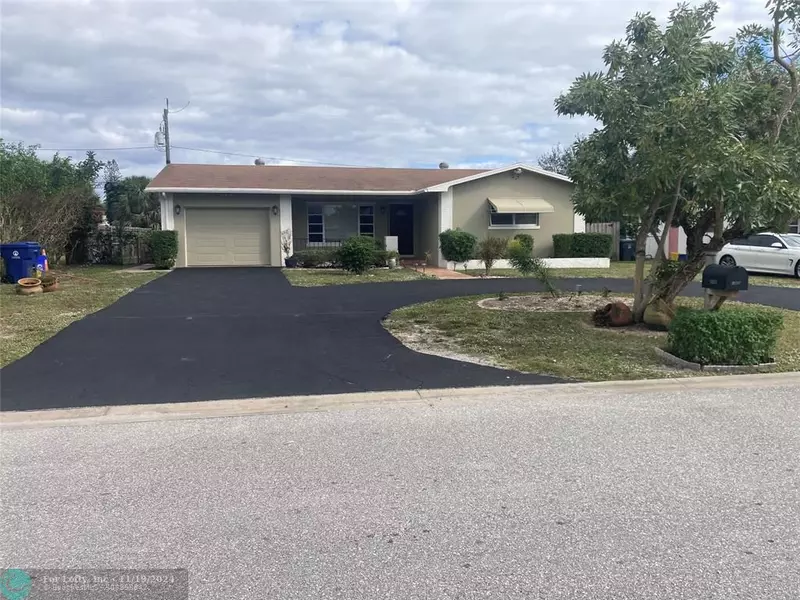 4262 Foss Rd, Lake Worth, FL 33461