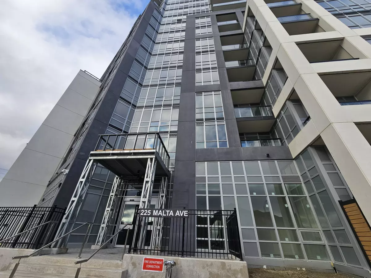 Brampton, ON L6Y 4M5,225 Malta AVE #416