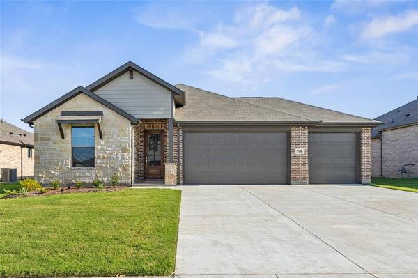 708 Metallic Tree Lane, Van Alstyne, TX 75495