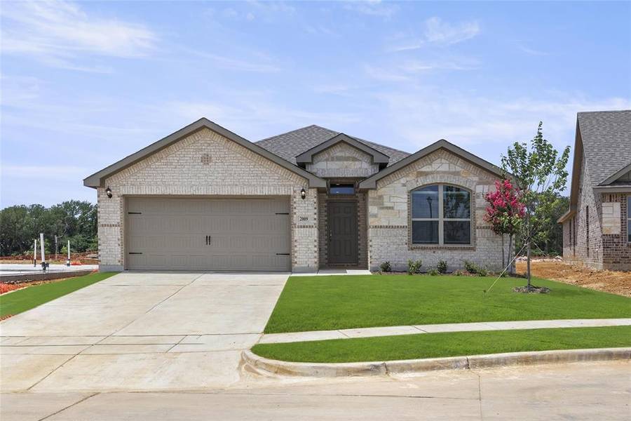 2009 Sesaro Drive, Aubrey, TX 76227