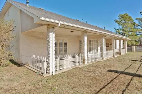 Bowie, TX 76230,816 Woodland Trail N