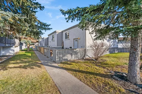 455 Huntsville CRES NW #1, Calgary, AB T2K 4W3