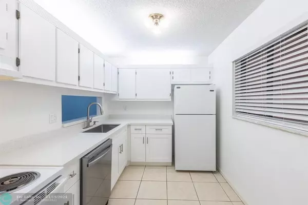 Delray Beach, FL 33484,5250 Las Verdes Cir  #202