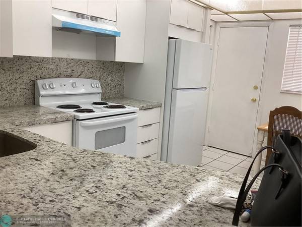 Miami, FL 33179,1710 NE 191st Street unit 113-3