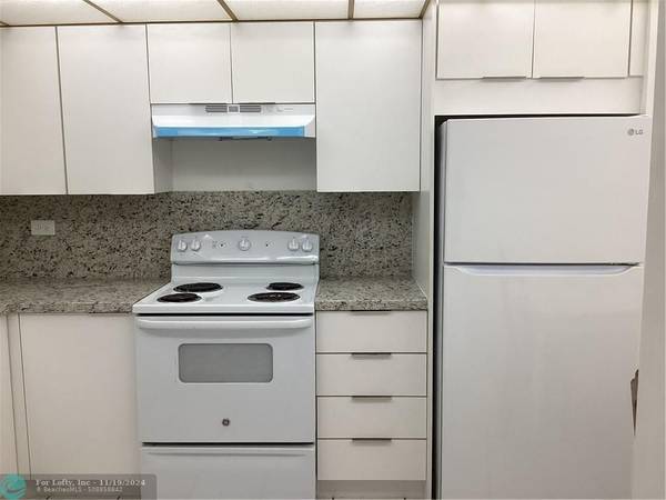 Miami, FL 33179,1710 NE 191st Street unit 113-3