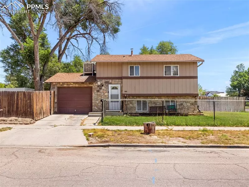 1702 Blake ST, Pueblo, CO 81003