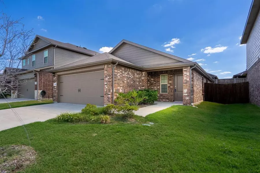 808 Hay Loft Lane, Royse City, TX 75189