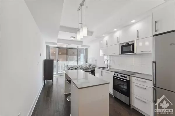 Ottawa Centre, ON K1R 0C5,255 BAY ST #307