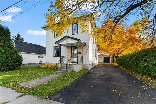 Renfrew, ON K7V 3E3,316 HARRY ST