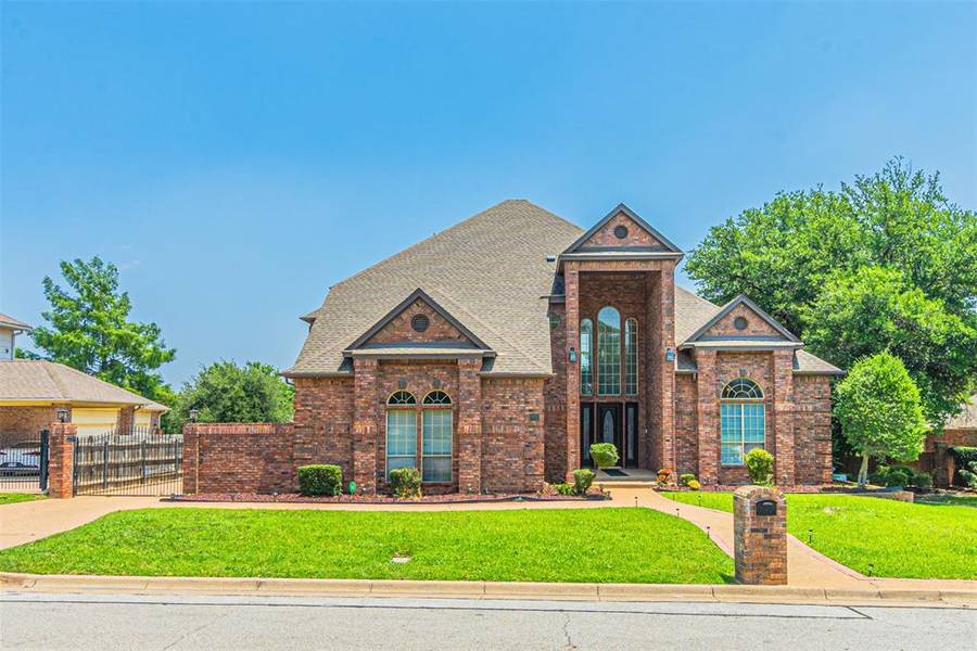 5205 Vicksburg Drive, Arlington, TX 76017