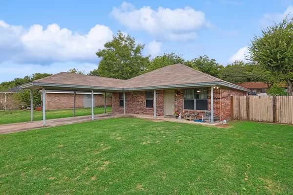 2133 Oak Ridge Drive, Haltom City, TX 76117