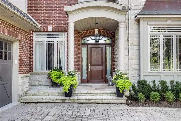 Oakville, ON L6H 6X4,1143 Riverbank WAY