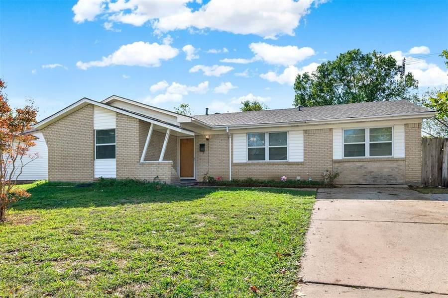 522 Milky Way, Garland, TX 75040