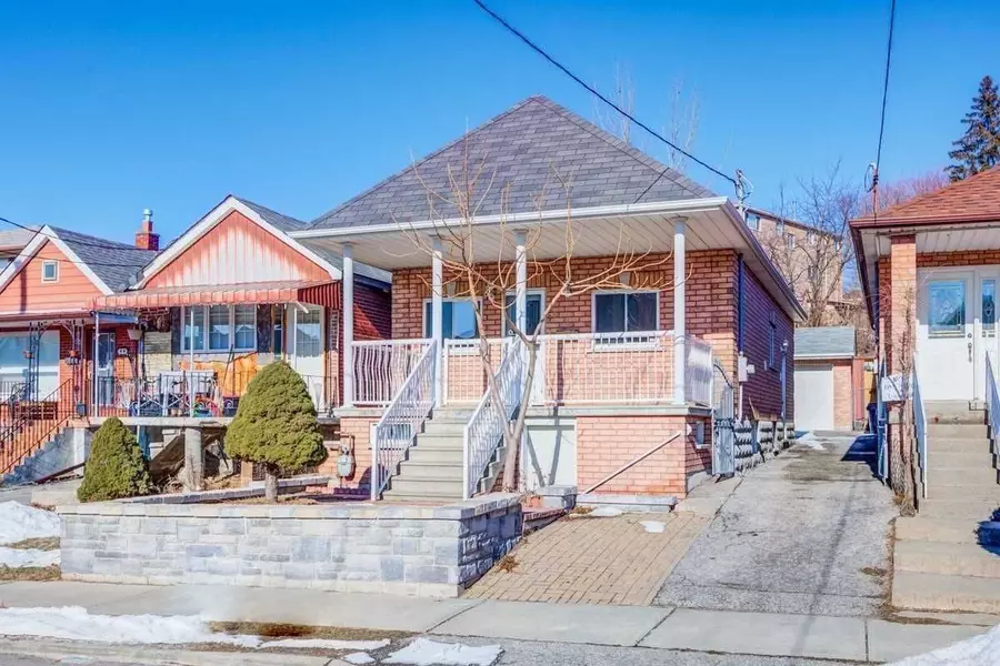 40 Holmesdale CRES #Bsmt, Toronto W03, ON M6E 1Y5